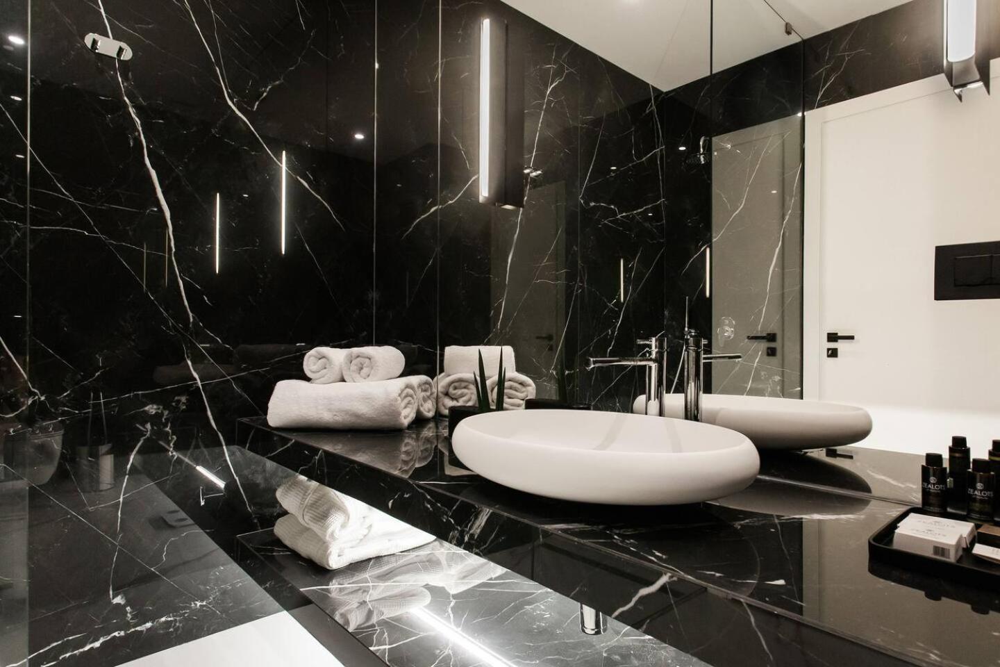 2 Sidebyside Suites In Athens Riviera By The Olon Eksteriør bilde