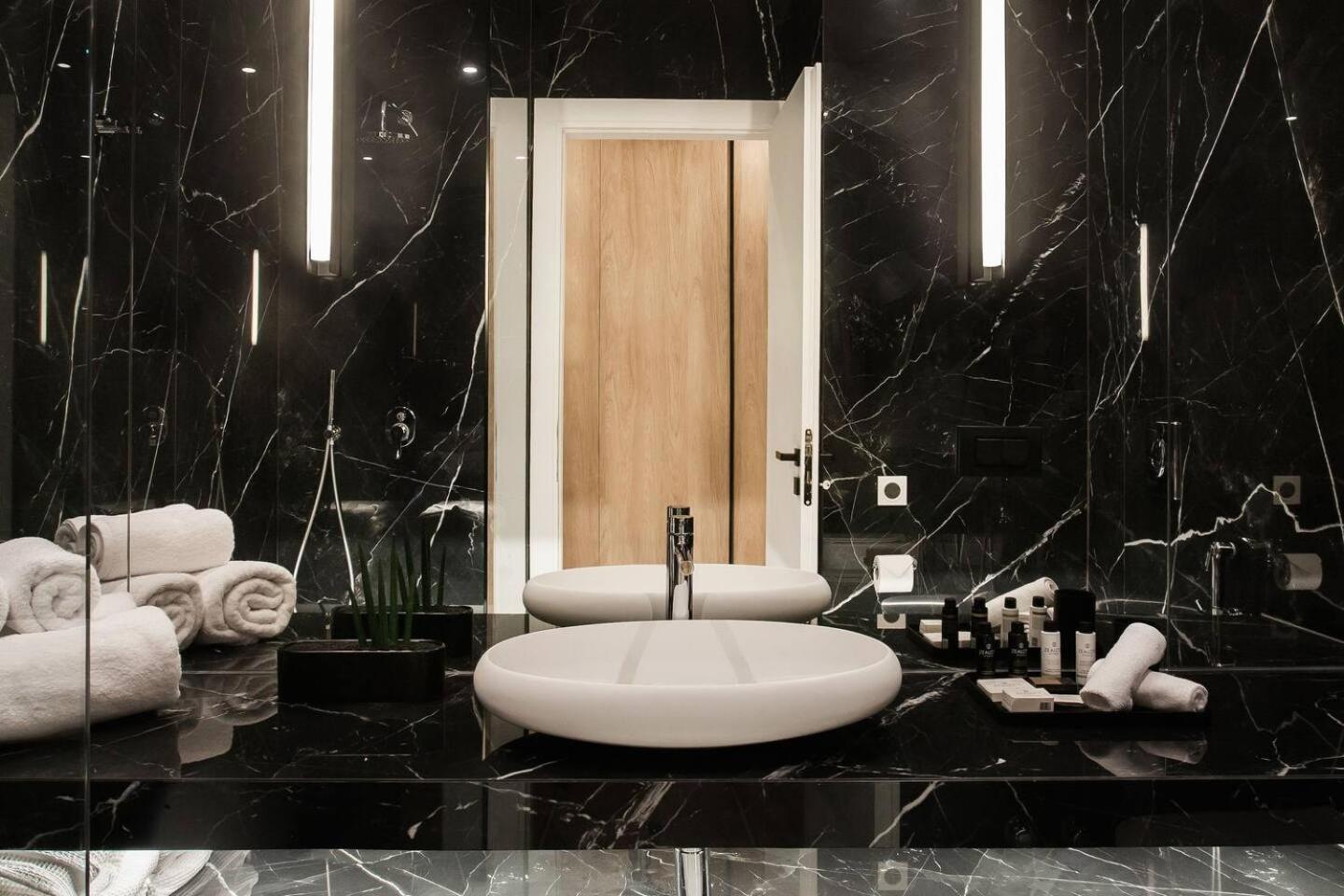2 Sidebyside Suites In Athens Riviera By The Olon Eksteriør bilde
